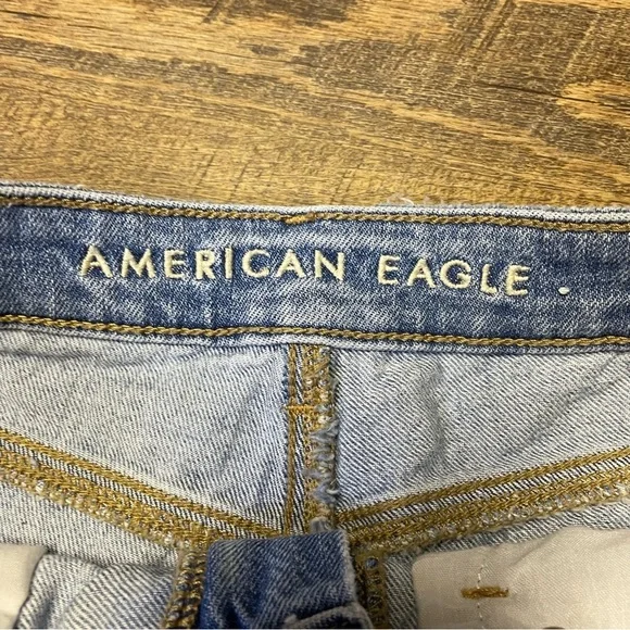 American Eagle Floral Embroidered High Rise Cut Off Mom Shorts Womens Sz 4 - Picture 6 of 11